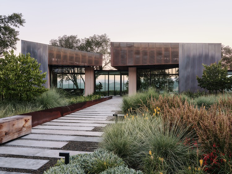 "Madrone Ridge / Field Architecture" 11 Sep 2023. ArchDaily.
